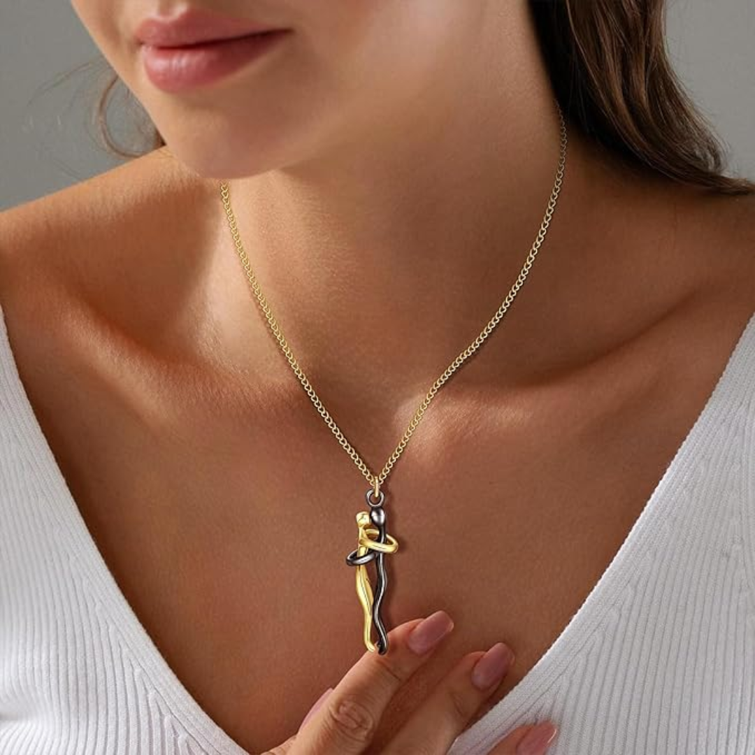 Collar Pareja Abrazo